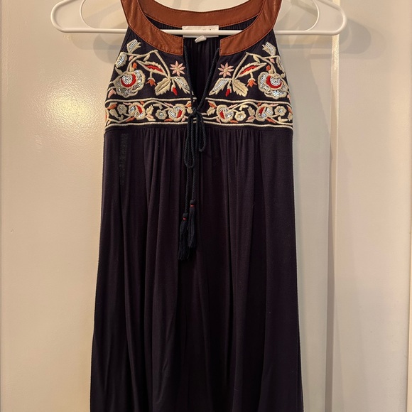 THML boutique, halter neckline top. Size medium. - Picture 3 of 4